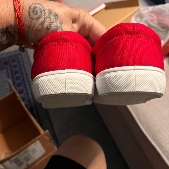 Tampa Bay buccaneers slip ons that were too small! Brand new - Picture 4 of 4